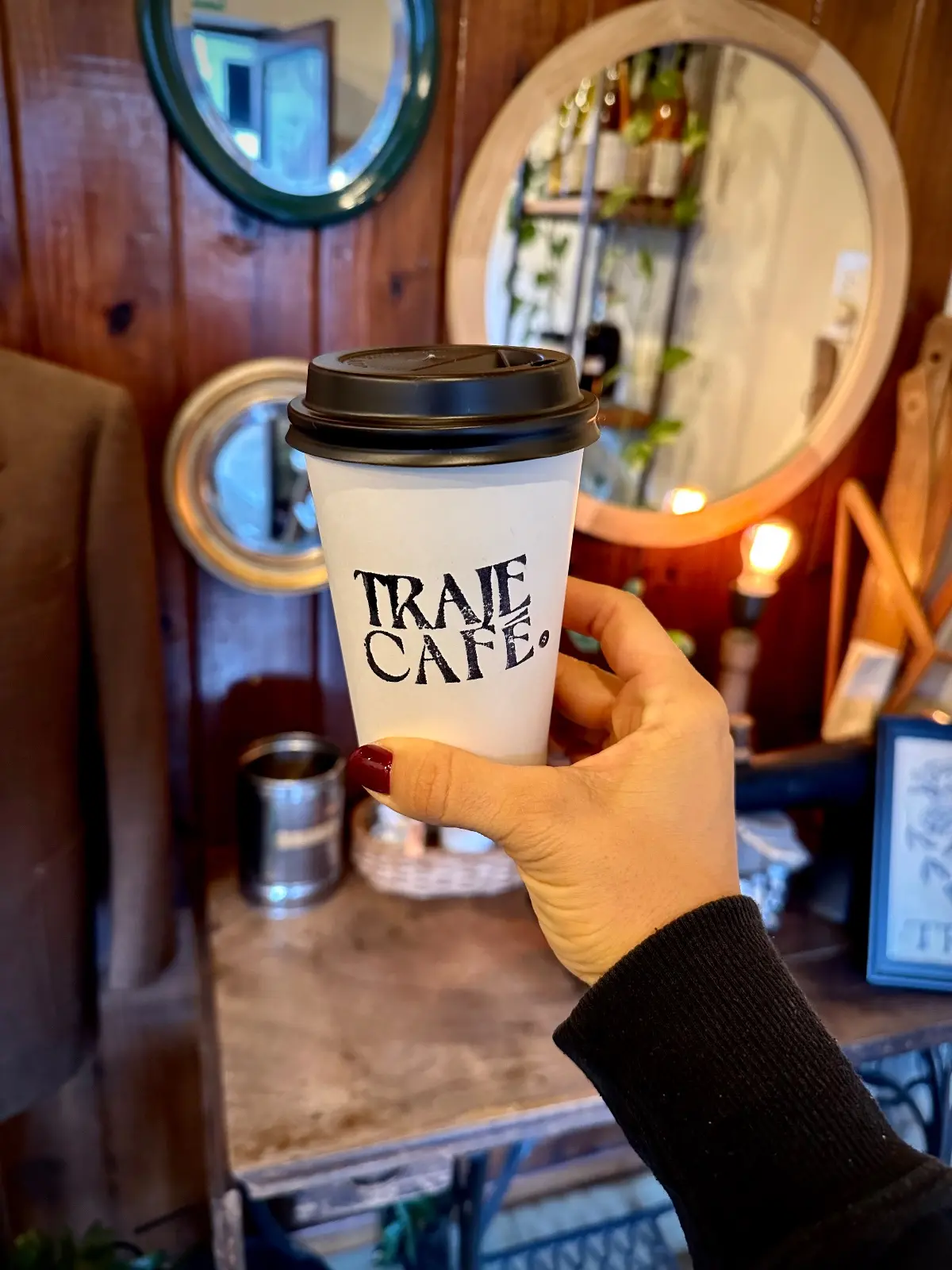 Traje Café — foto 1
