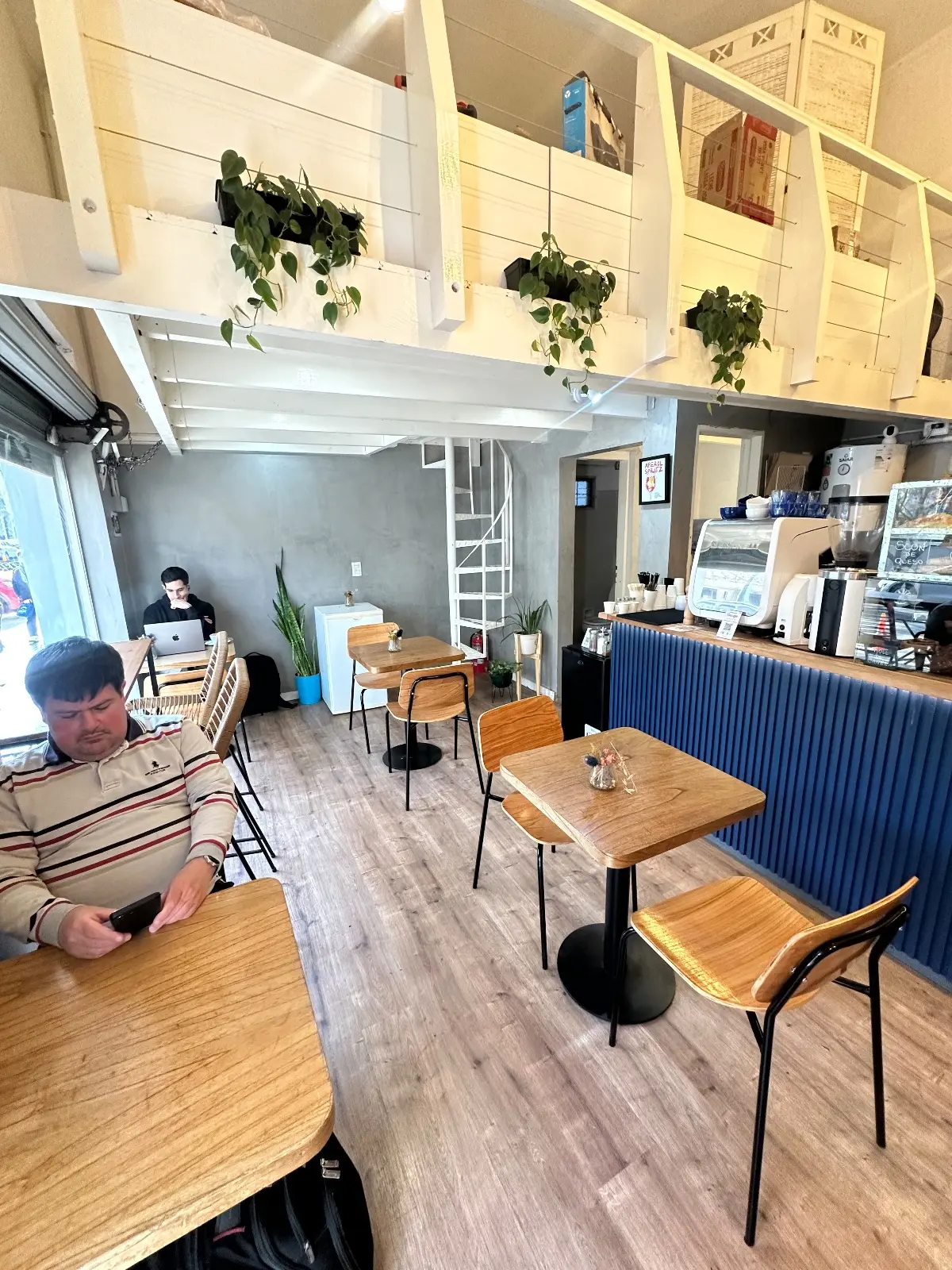 DEIVS Coffee & Brunch bar 10